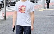 刘强东穿39元T恤逛街，章泽天穿200块防晒衫，新贵们可没那么“老钱”！