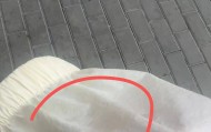 事发大连！天降痰液落在女子身上，她当场报警！此前同一地点……