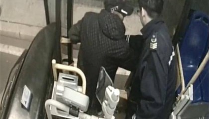 “大叔您先上车，重物我来帮您搬！” 青岛00后公交司机亲情化服务获赞