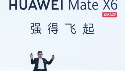 华为再抛王炸，全球首款支持三网卫星通信的大众智能手机