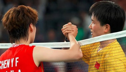 国羽冠军郑思维的背后支持者