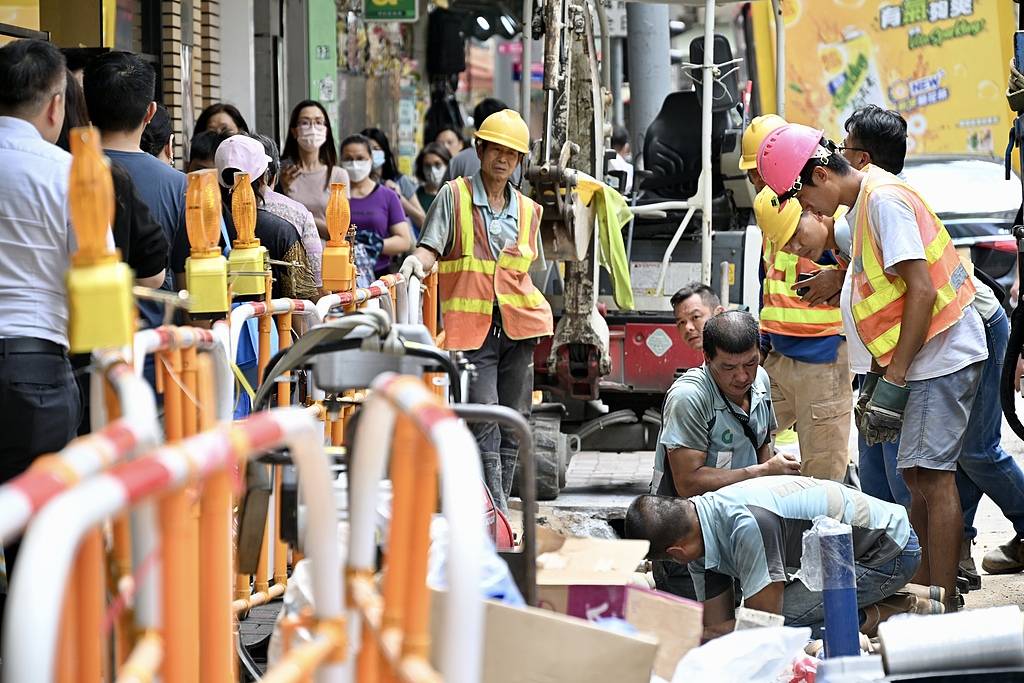 赴香港做建筑工月薪3万月休9天，搞清全貌再说羡慕