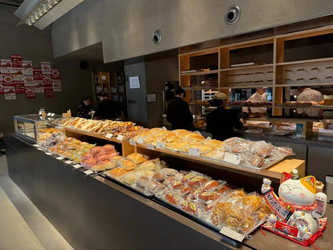 千平大店，面包4元起！低价烘焙疯狂扩军