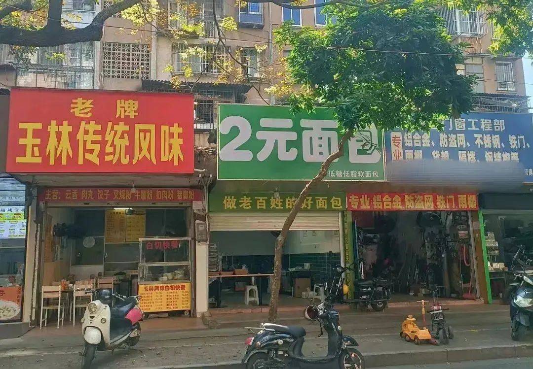 千平大店，面包4元起！低价烘焙疯狂扩军